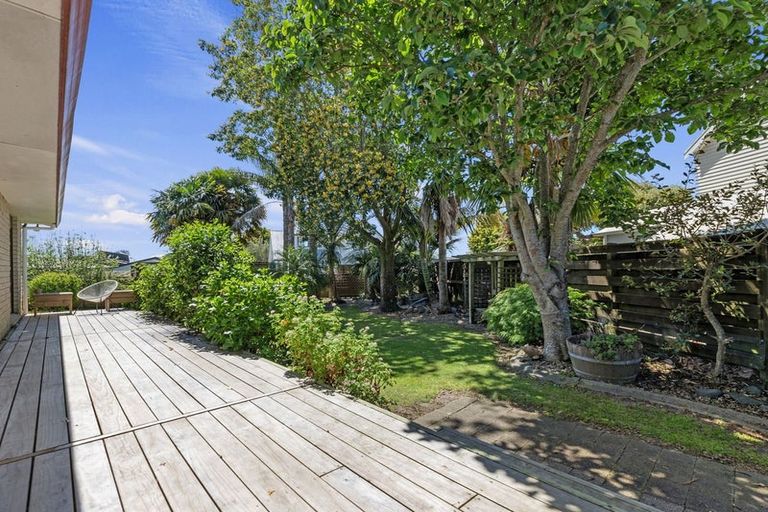 Photo of property in 21 James Cook Drive, Welcome Bay, Tauranga, 3112