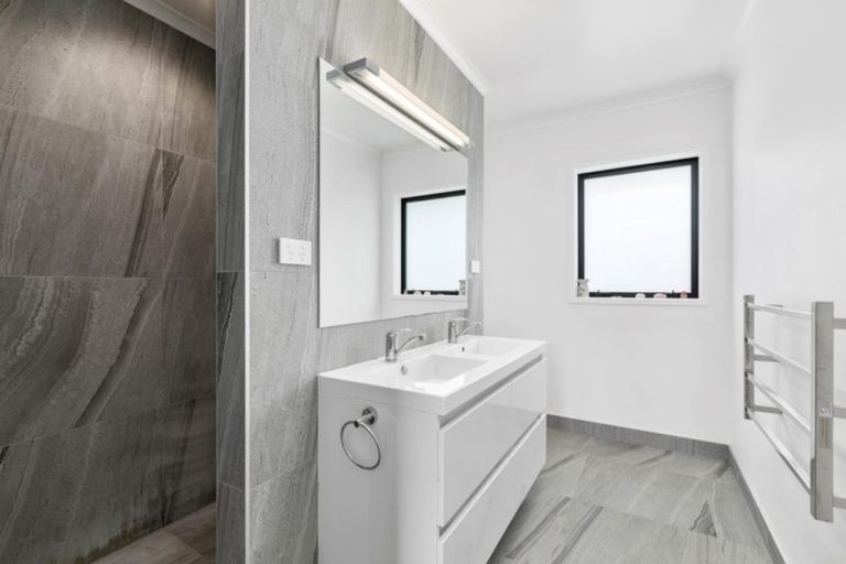 Photo of property in 221 Lakes Boulevard, Pyes Pa, Tauranga, 3112