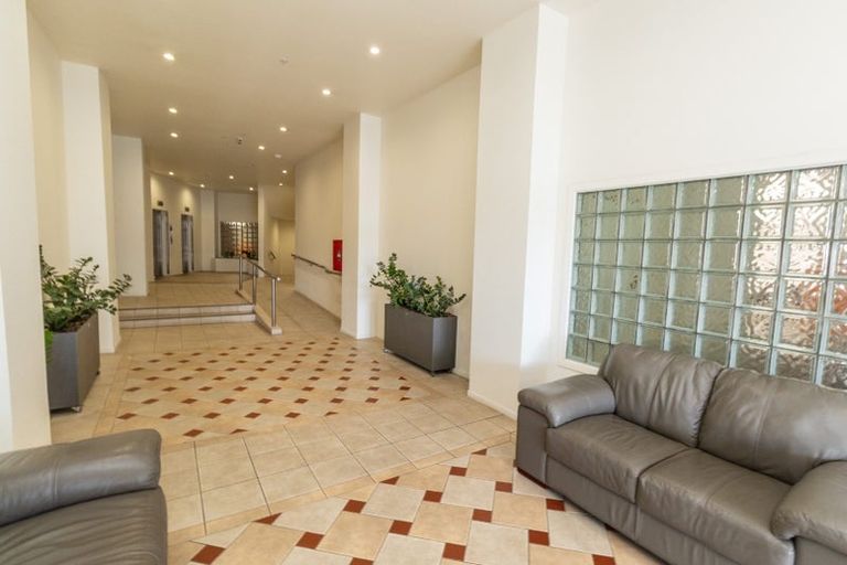 Photo of property in Stadium Garden Flats, 412/107 Thorndon Quay, Pipitea, Wellington, 6011