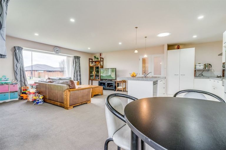 Photo of property in 17 Dunaverty Place, Broomfield, Christchurch, 8042