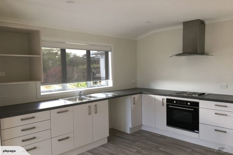 Photo of property in 21 Highland Avenue, Titirangi, Auckland, 0604