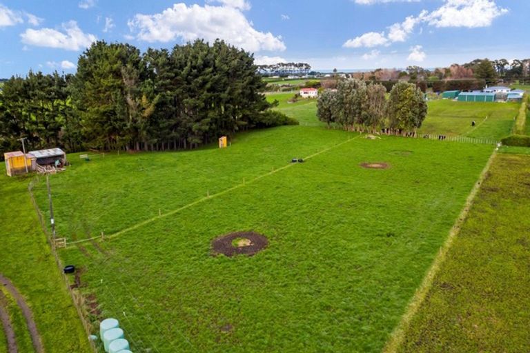 Photo of property in 69 Iredale Road, Hawera, 4610