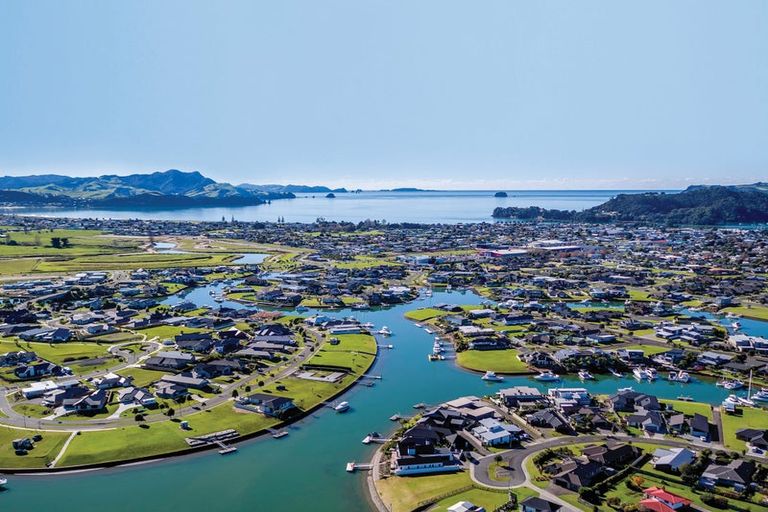 Photo of property in 253 Kupe Drive, Whitianga, 3510