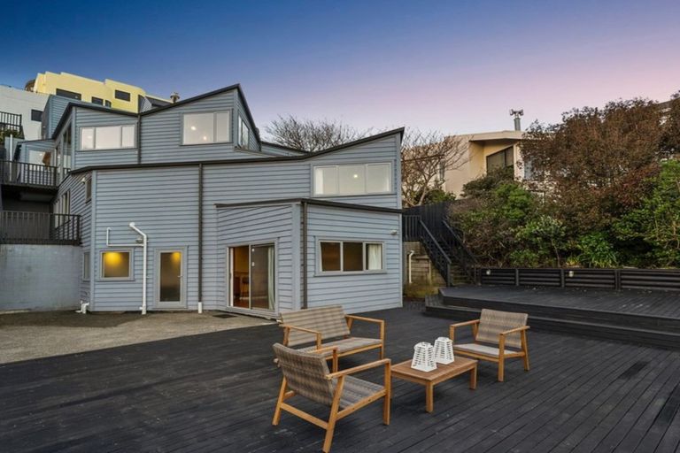 Photo of property in 9 Inverell Way, Seatoun, Wellington, 6022