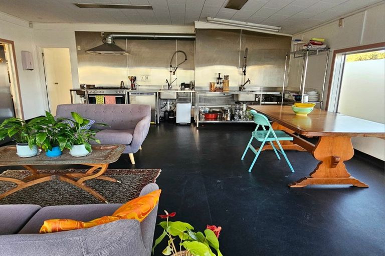 Photo of property in 61 Rimu Street, New Lynn, Auckland, 0600