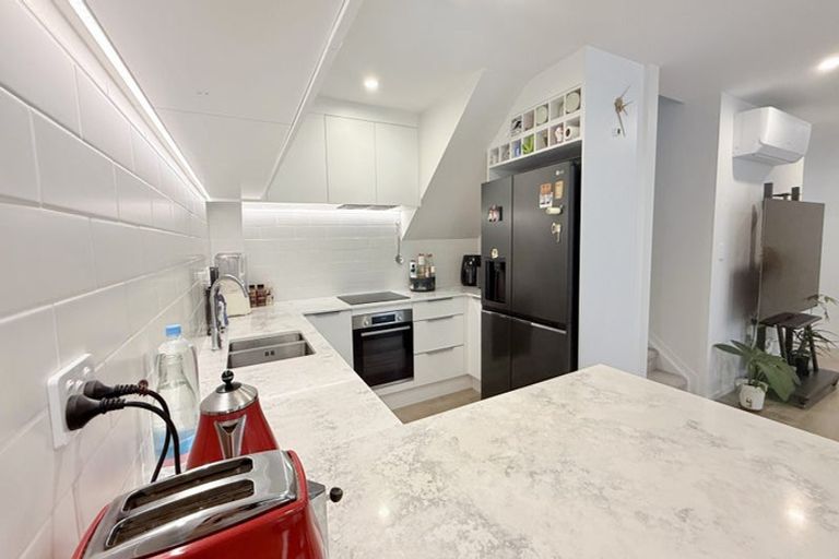 Photo of property in 6/11 Rengarenga Rise, Fairview Heights, Auckland, 0632