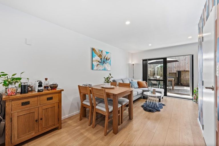 Photo of property in 4/6 South Pacific Place, Henderson, Auckland, 0612
