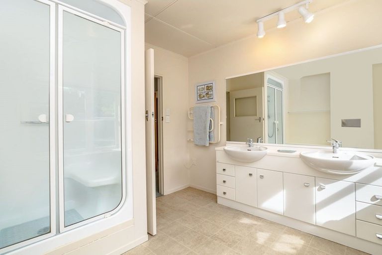 Photo of property in 62 Kuratawhiti Street, Greytown, 5712