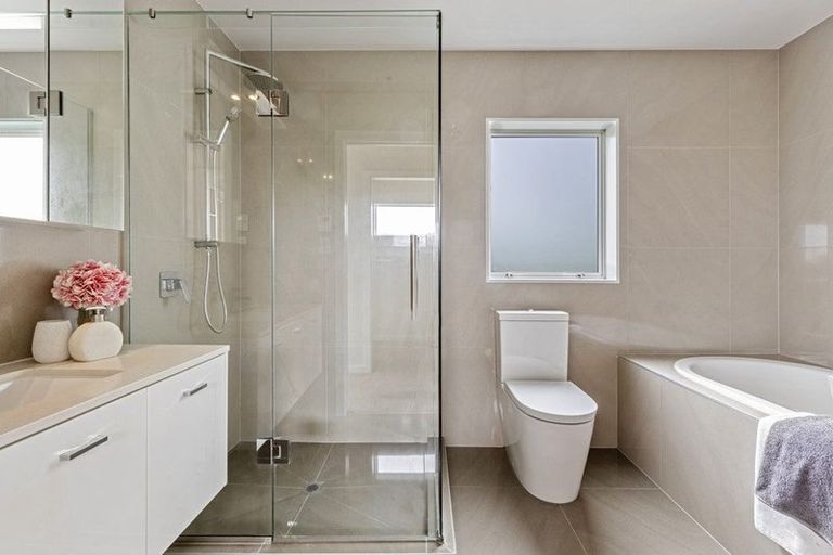 Photo of property in 487a East Coast Road, Murrays Bay, Auckland, 0630