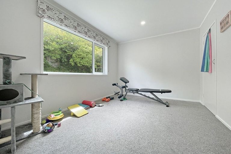 Photo of property in 1 Admiralty Street, Crofton Downs, Wellington, 6035