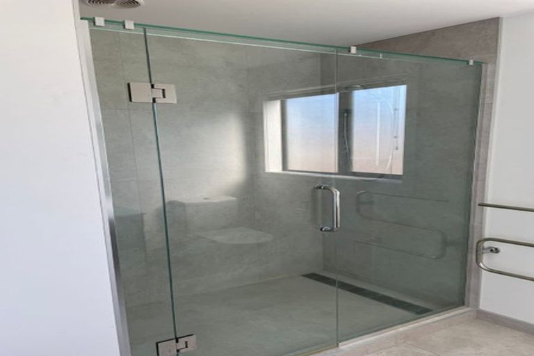 Photo of property in 3157 Great North Road, New Lynn, Auckland, 0600