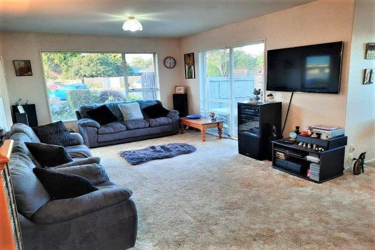 Photo of property in 52 Middlepark Road, Sockburn, Christchurch, 8042