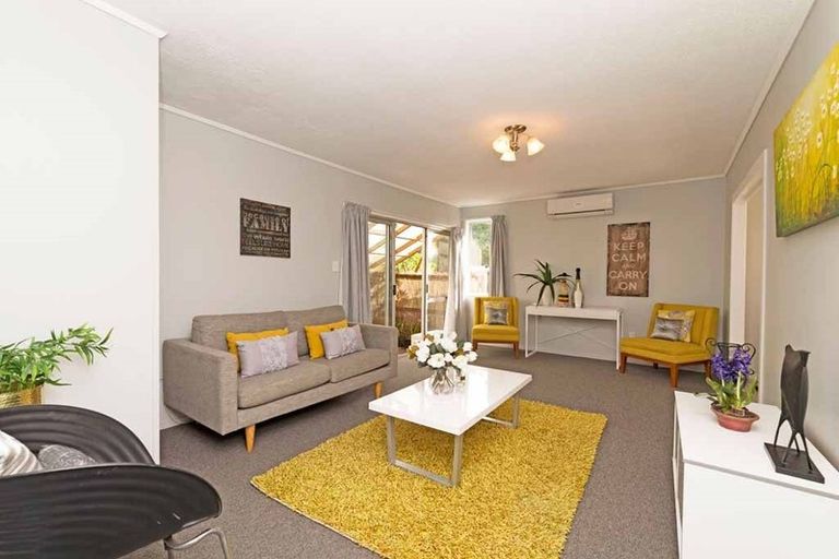 Photo of property in 104 Glendale Road, Glen Eden, Auckland, 0602