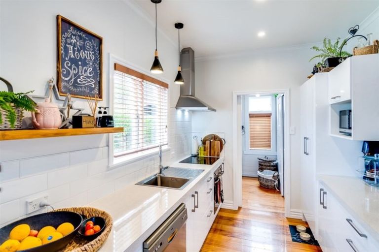 Photo of property in 6 Georges Drive, Napier South, Napier, 4110