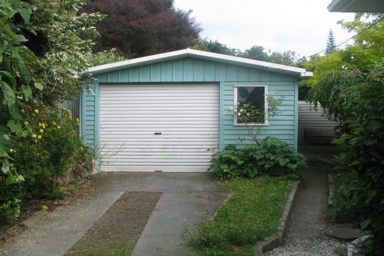 Photo of property in 28 Rosalind Road, Glenfield, Auckland, 0629