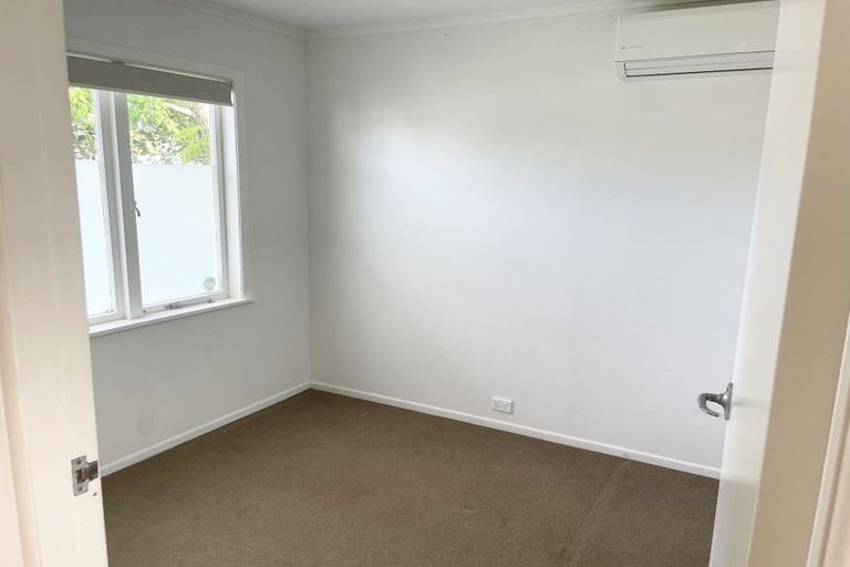 Photo of property in 7 Edgerton Road, Te Atatu Peninsula, Auckland, 0610