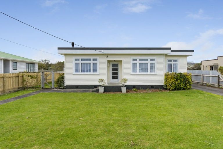 Photo of property in 13 Mckenzie Street, Levin, 5510