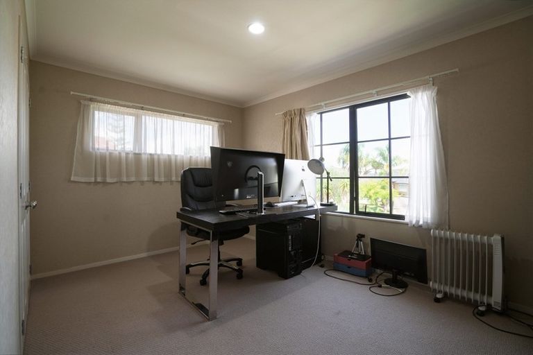 Photo of property in 8 Maybole Drive, Flat Bush, Auckland, 2016