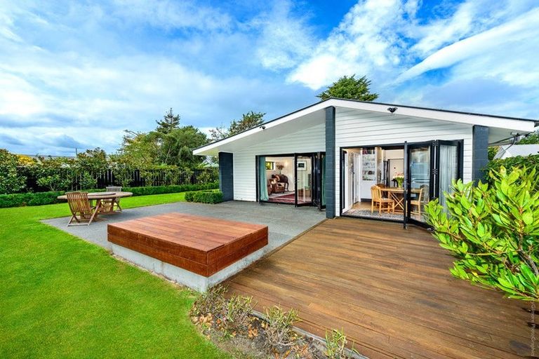 Photo of property in 16 Woodbank Street, Somerfield, Christchurch, 8024
