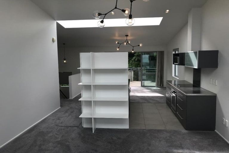 Photo of property in 17/2 Onslow Road, Khandallah, Wellington, 6035