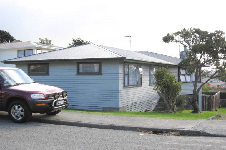 Photo of property in 52 Link Road, Newlands, Wellington, 6037
