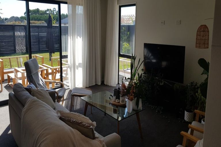 Photo of property in 12 Mccahon Drive, Rangiora, 7400