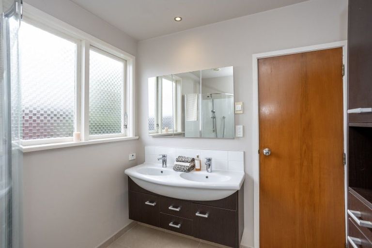 Photo of property in 120 Hargest Crescent, Saint Clair, Dunedin, 9012