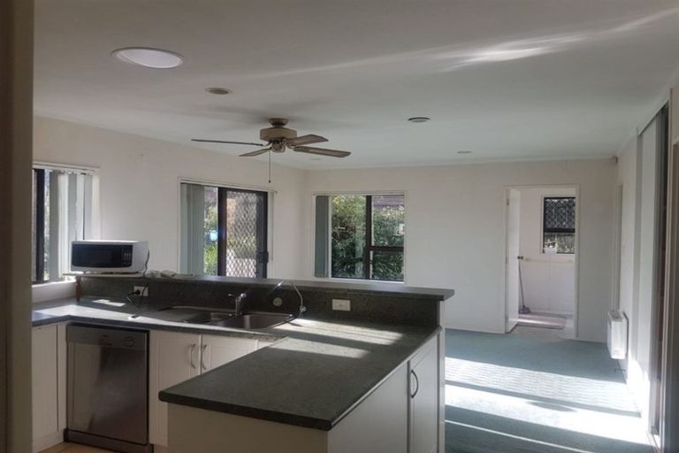 Photo of property in 16 Gala Place, Henderson, Auckland, 0612