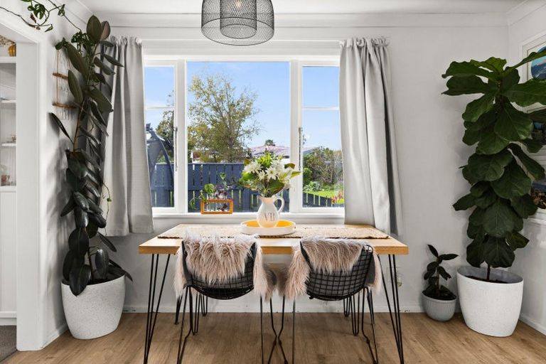 Photo of property in 5 Gavin Black Street, Meeanee, Napier, 4112