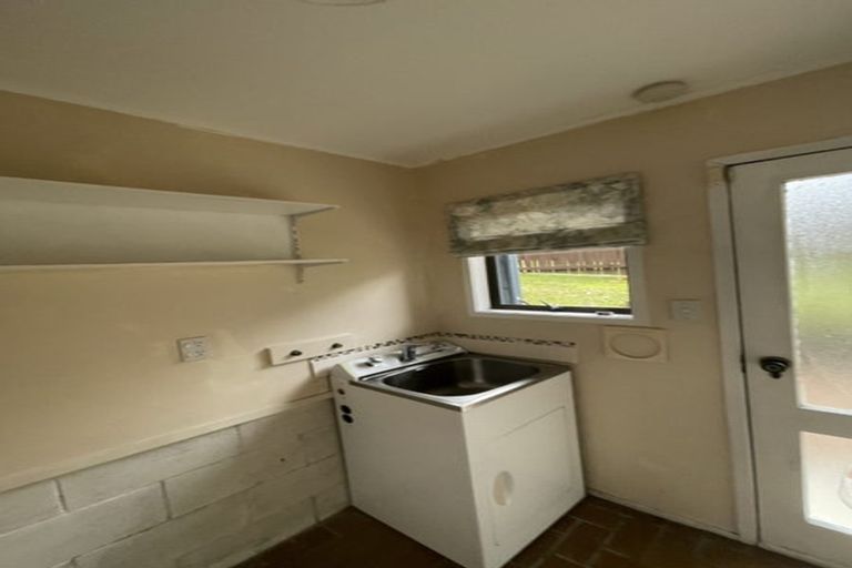 Photo of property in 28 Venus Place, Half Moon Bay, Auckland, 2012
