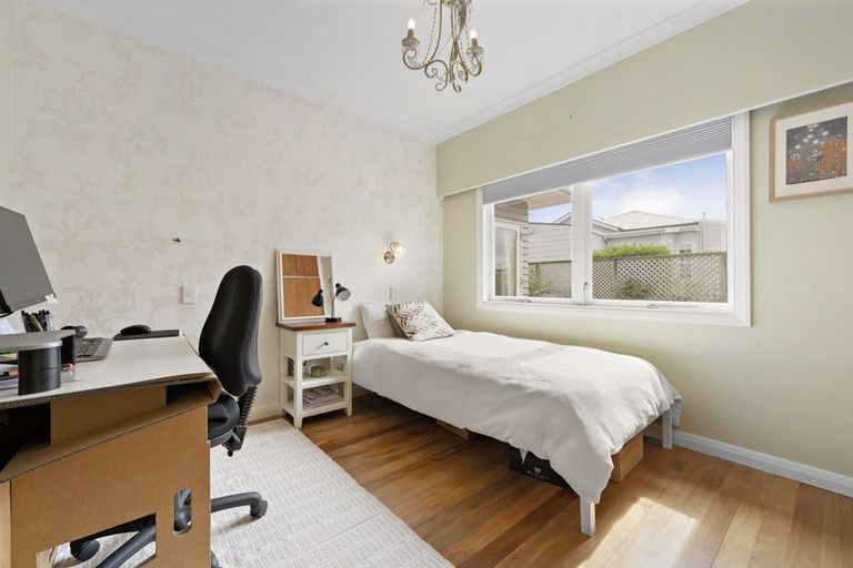 Photo of property in 6 Clifford Road, Johnsonville, Wellington, 6037