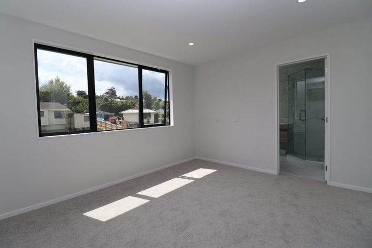 Photo of property in 127 Oreil Avenue, West Harbour, Auckland, 0618