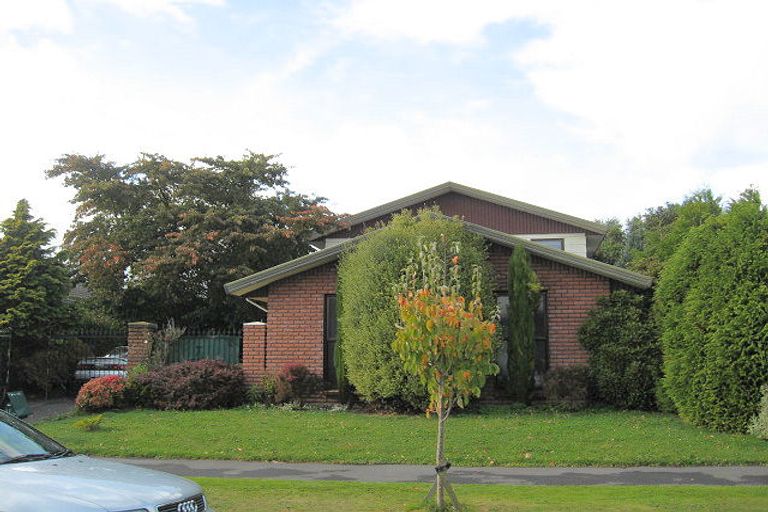 Photo of property in 37 Sayers Crescent, Ilam, Christchurch, 8041