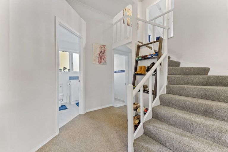 Photo of property in 1 Oriel Place, Levin, 5510