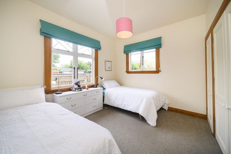 Photo of property in 16 Manapouri Crescent, Hokowhitu, Palmerston North, 4410