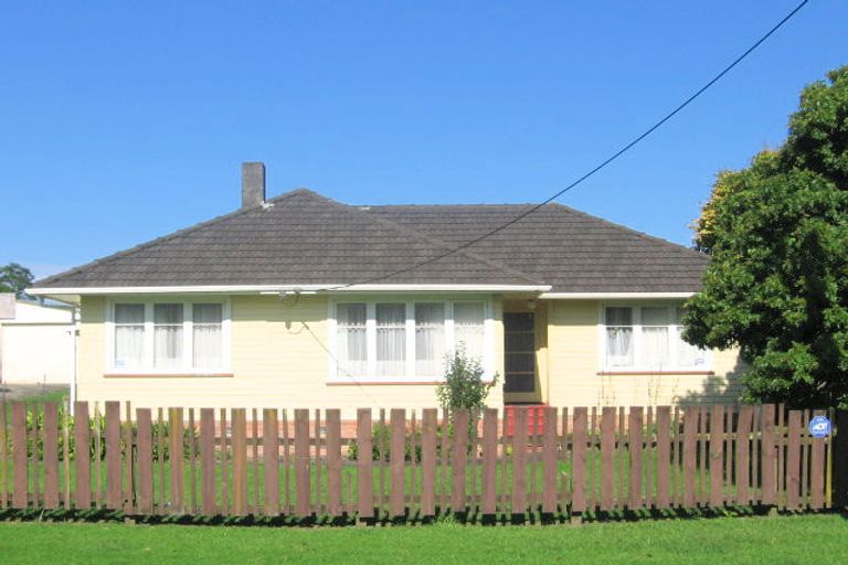 Photo of property in 54 Smythe Road, Henderson, Auckland, 0612