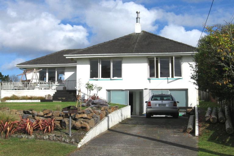 Photo of property in 10 Murray Road, Te Atatu Peninsula, Auckland, 0610
