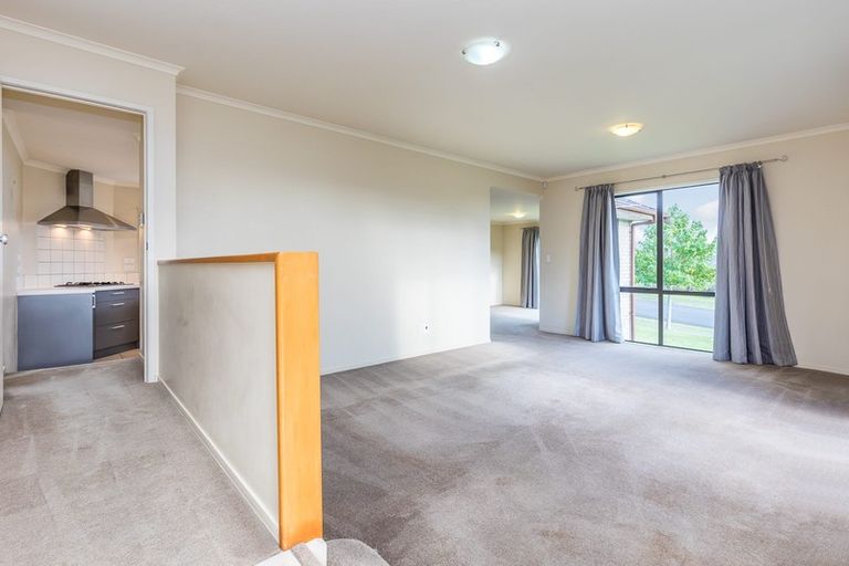 Photo of property in 2 Seamount Drive, Red Beach, 0932