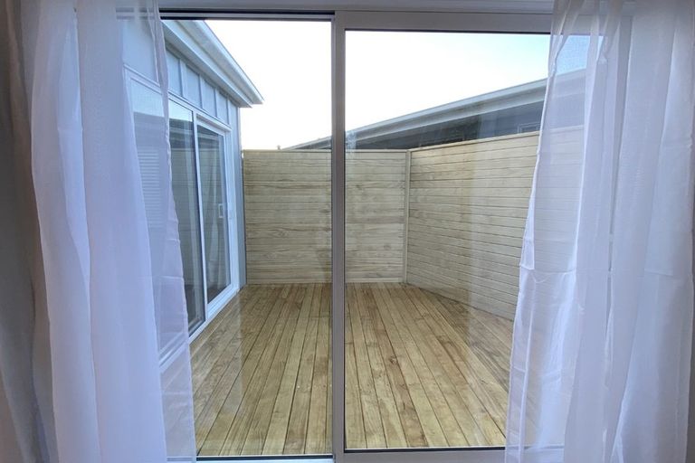 Photo of property in 8a Moera Place, Stanmore Bay, Whangaparaoa, 0932