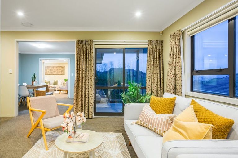 Photo of property in 5 The Top Gallant, Whitby, Porirua, 5024