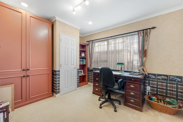 Photo of property in 26 Stevenson Way, Cockle Bay, Auckland, 2014