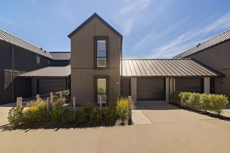 Photo of property in 18 Chapman Way, Jacks Point, 9371