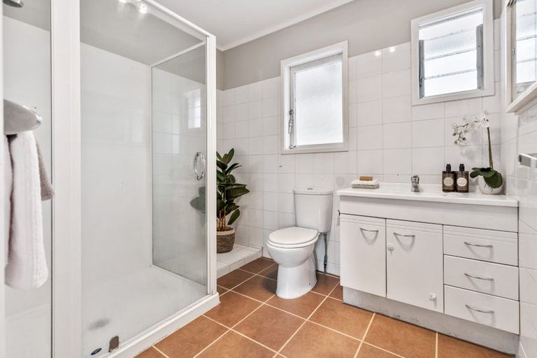 Photo of property in 12 Toru Street, Te Atatu Peninsula, Auckland, 0610
