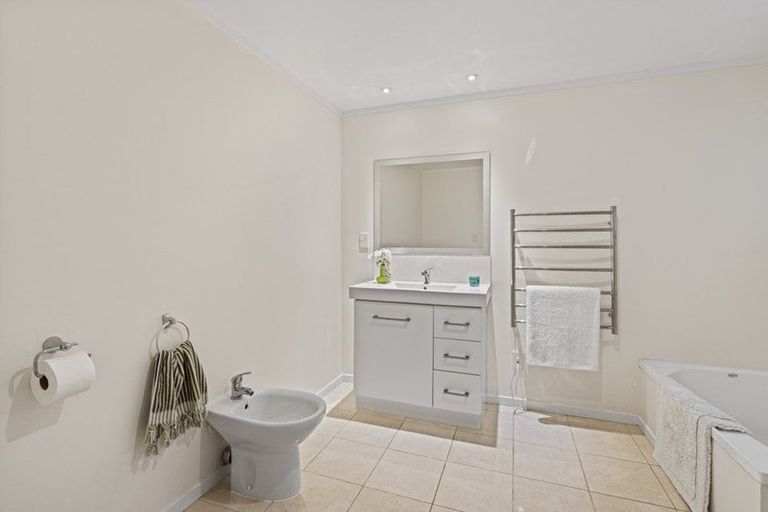 Photo of property in 1082 Sandspit Road, Sandspit, Warkworth, 0982