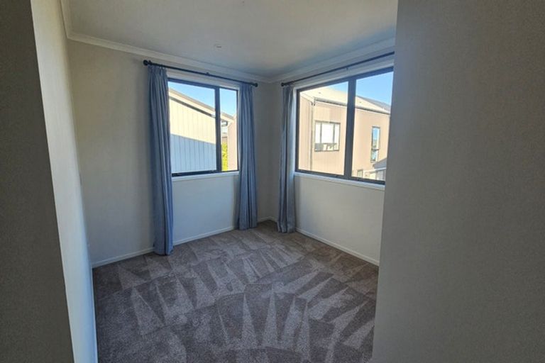 Photo of property in 6 Wai Place, Westgate, Auckland, 0614