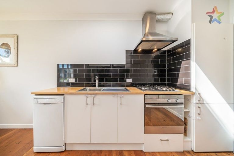 Photo of property in 206a Miromiro Road, Normandale, Lower Hutt, 5010