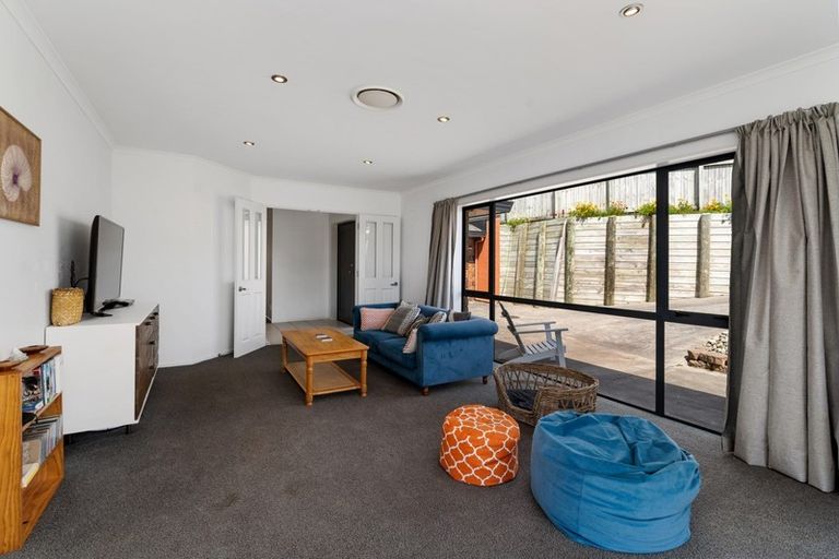 Photo of property in 7 Lambert Way, Paraparaumu, 5032