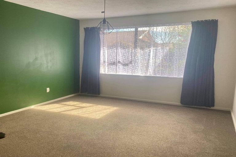 Photo of property in 2/36 Solomon Avenue, Redwood, Christchurch, 8051