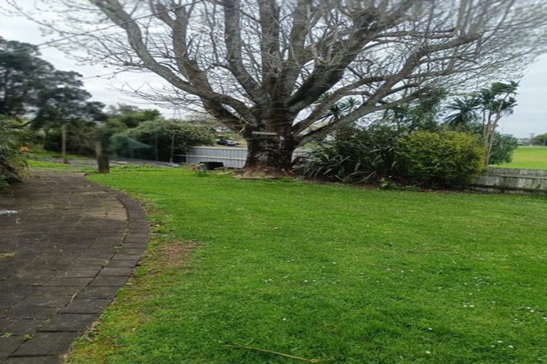 Photo of property in 105 Archibald Road, Kelston, Auckland, 0602