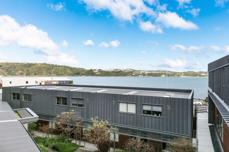 Photo of property in Patent 326 Apartments, 326 Evans Bay Parade, Hataitai, Wellington, 6021